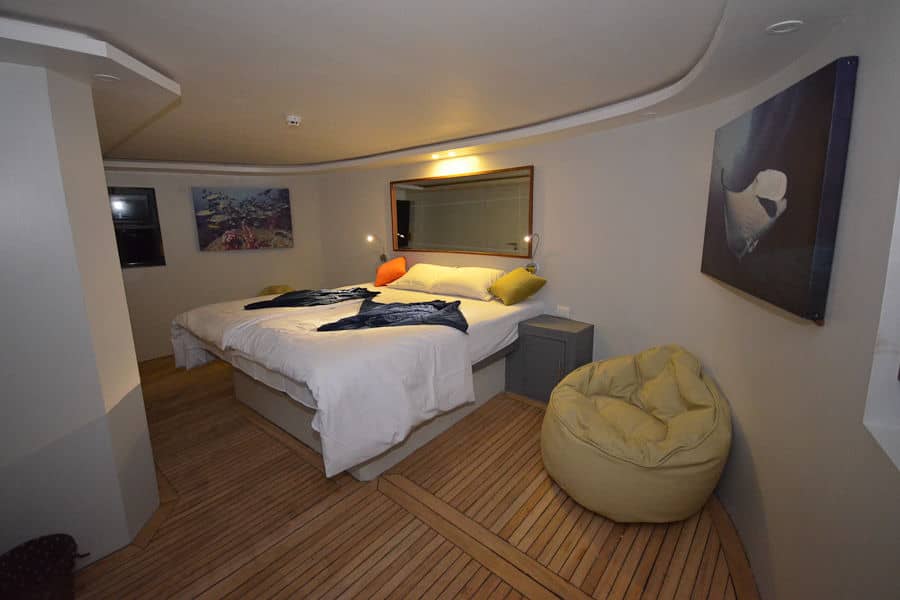 Master Main Deck - image