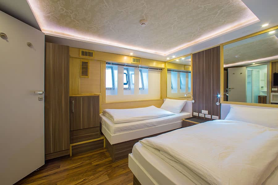 Twin Lower Deck - image