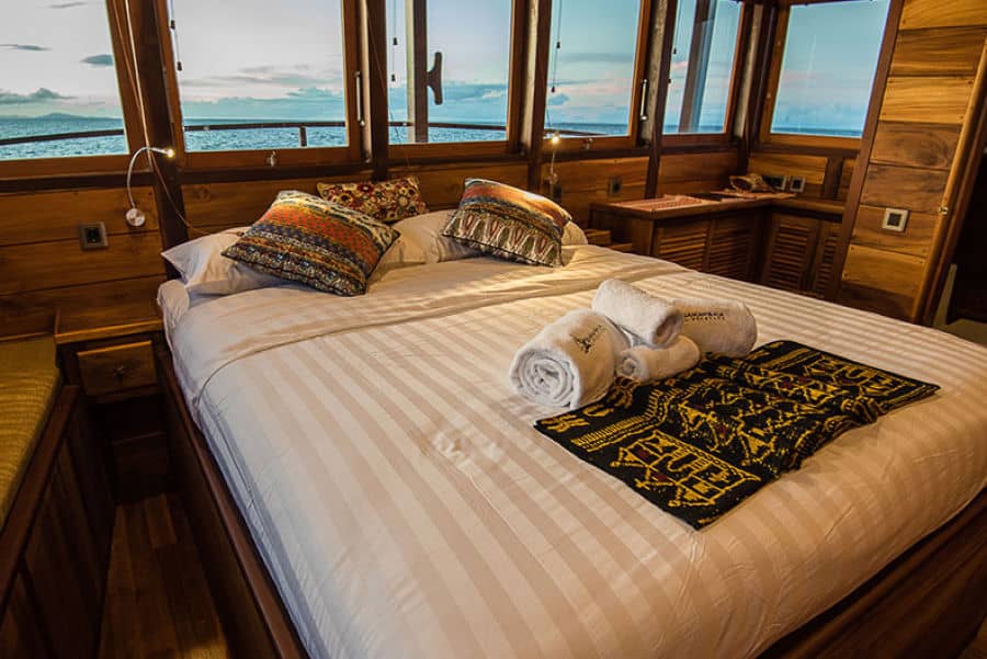 Master Upper Deck - image