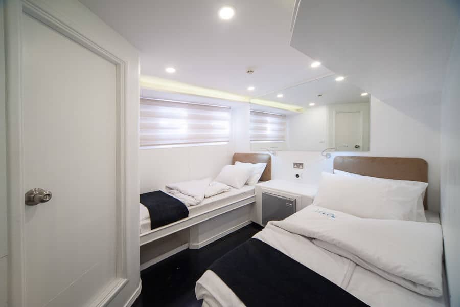 Twin Lower Deck - image