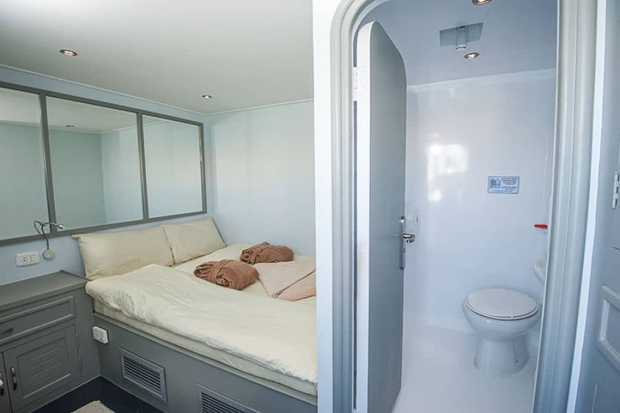 Double Upper Deck - image