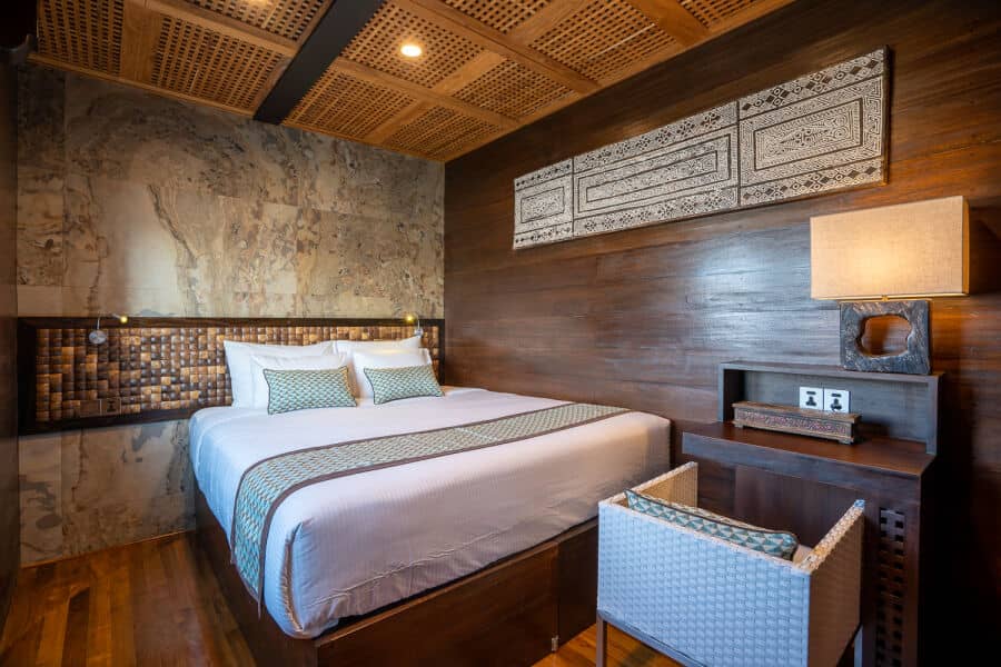 Dolphin Suite Main Deck - image