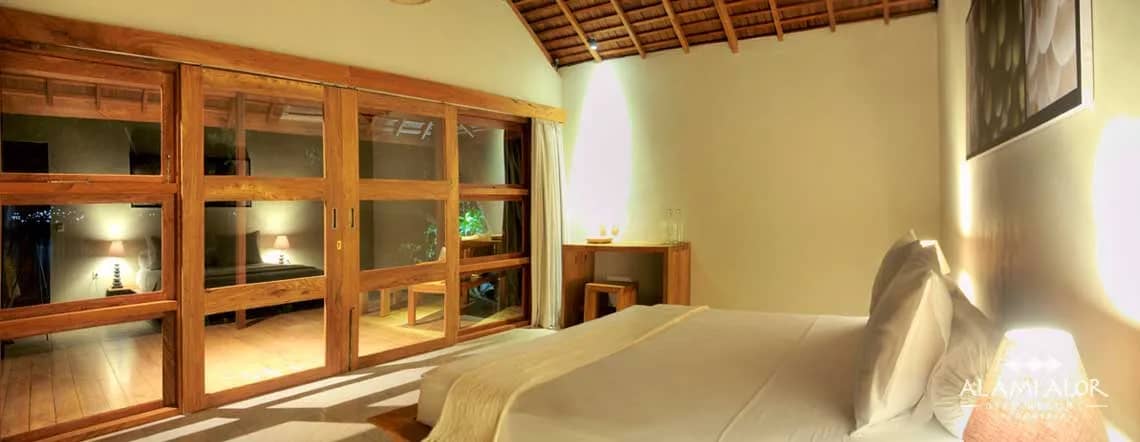 An elegant bedroom with glass doors at Alami Alor resort. An elegant bedroom with glass doors at Alami Alor resort.