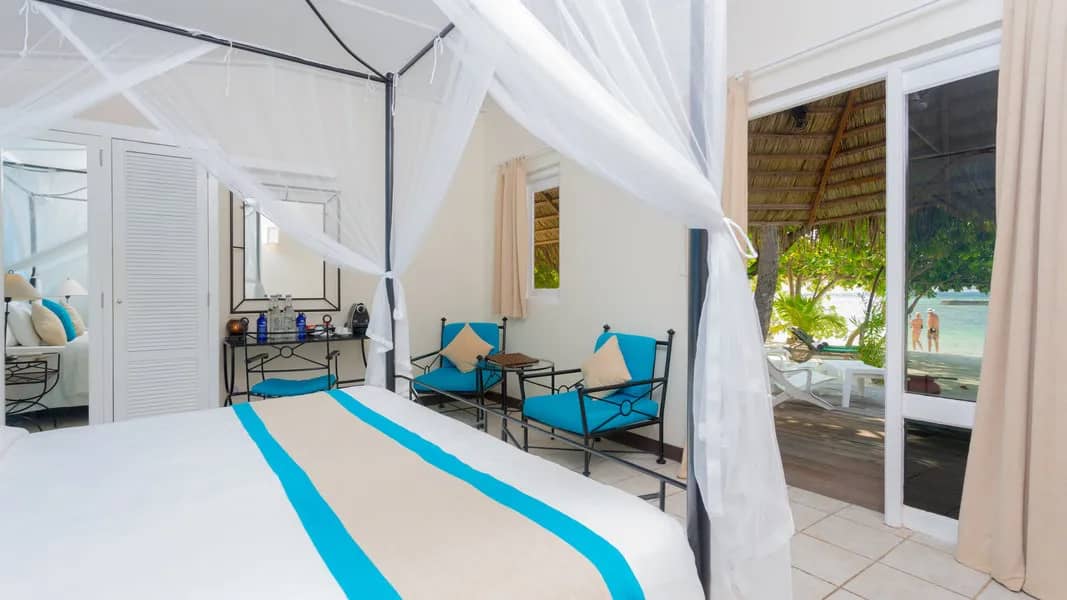 Deck area leading to the beach Deck area leading to the beach