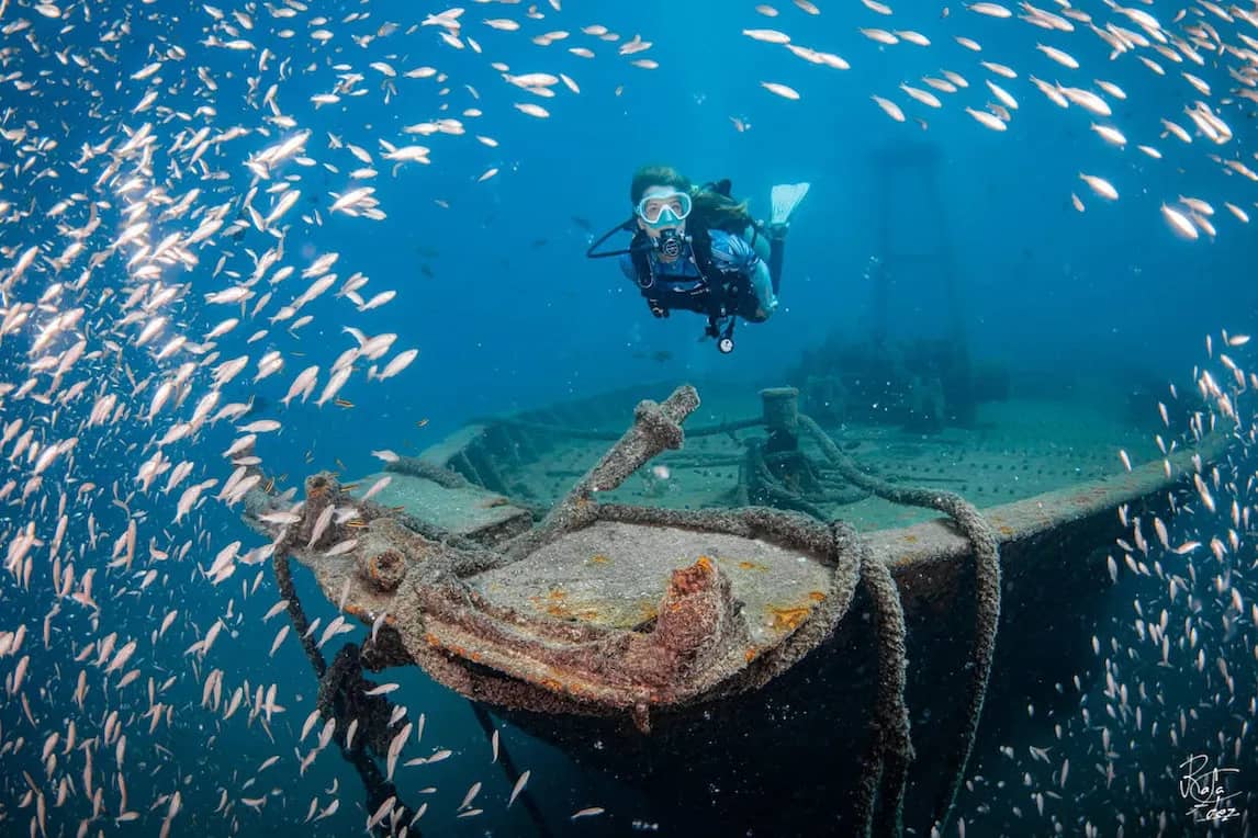Divers investigates a wreck in La Paz Divers investigates a wreck in La Paz