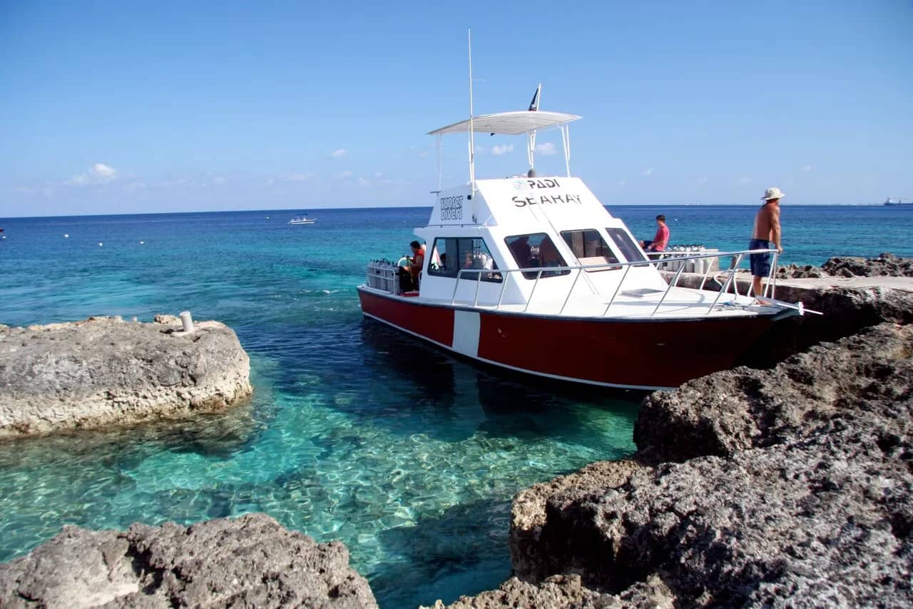 sunset-divers-boat-2.jpeg sunset-divers-boat-2.jpeg