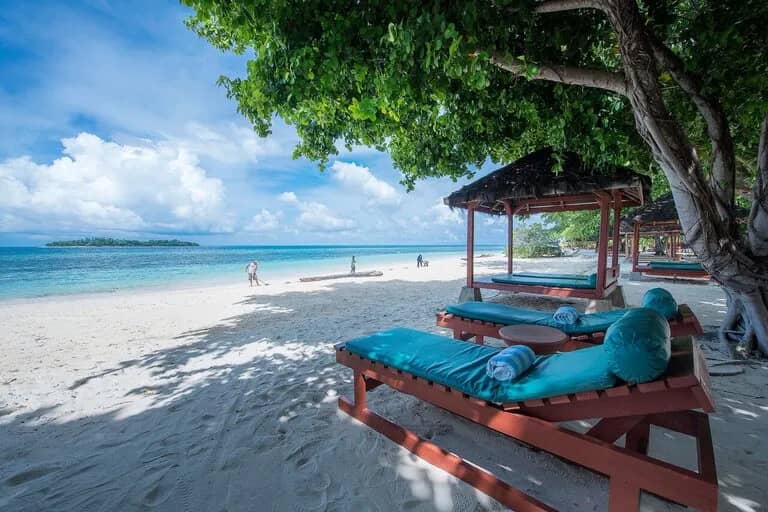 Beachfront with lounge chairds Beachfront with lounge chairds