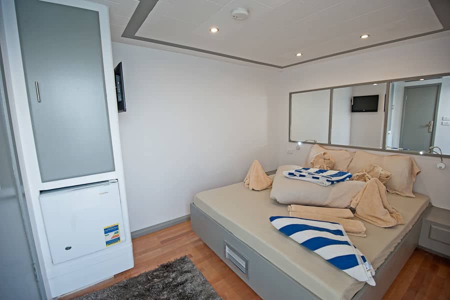 Honeymoon Suite Upper Deck - image Honeymoon Suite Upper Deck - image